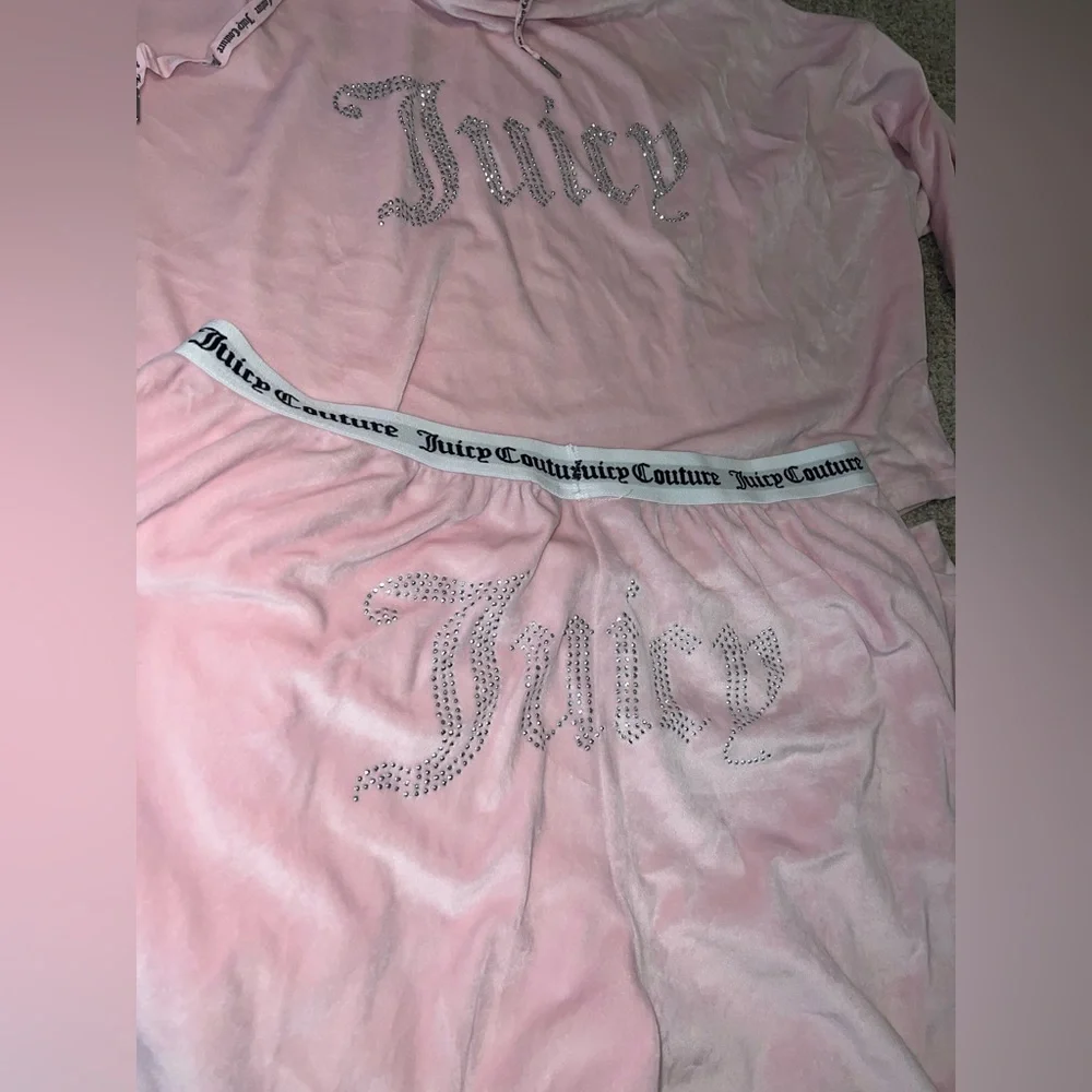 Juicy Couture Light Pink Velour Hoodie and Pants - Picture 4 of 10